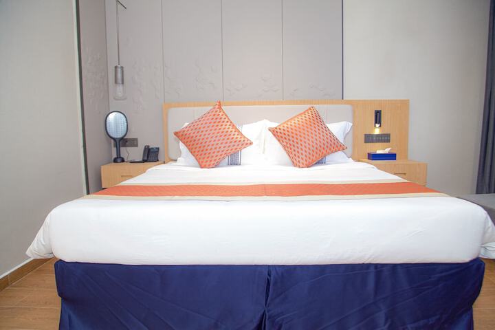 Room 25 of 62