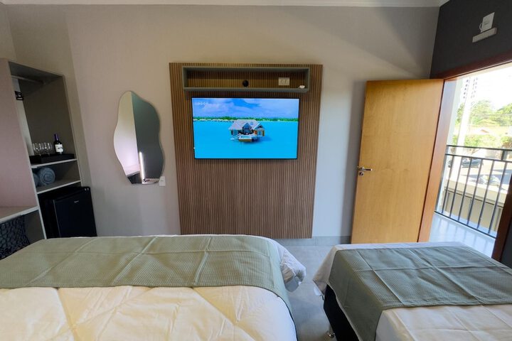 Room 4 of 33