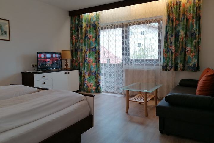 Room 14 of 32