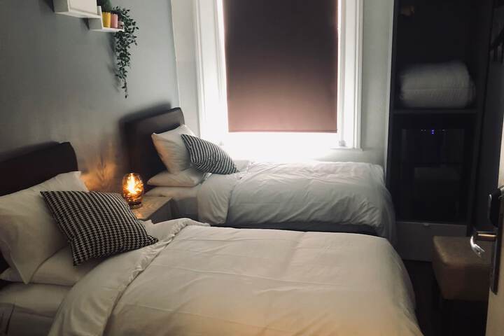 Room 4 of 75