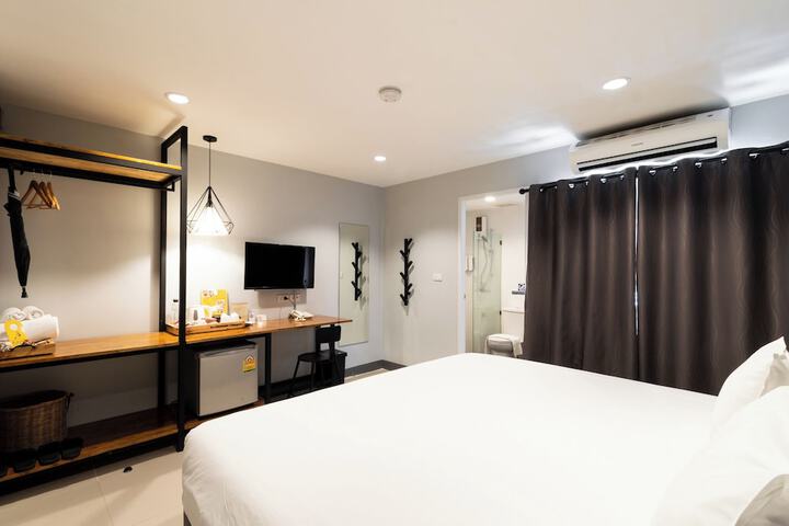 Room 9 of 37
