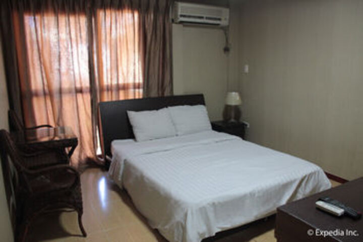 Room 32 of 79