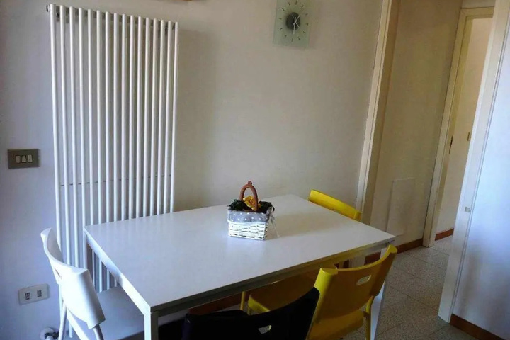 Room 2 of 9