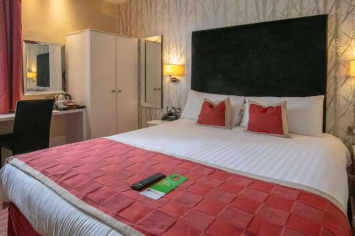 Room 27 of 73
