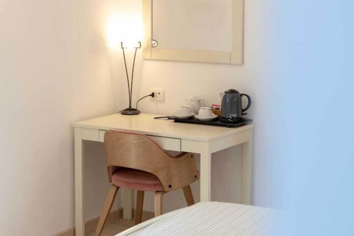 Room 25 of 182