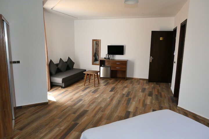 Room 28 of 49