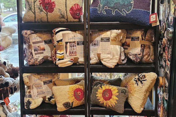 Gift Shop 104 of 140