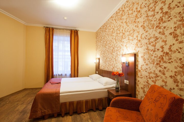 Room 8 of 121