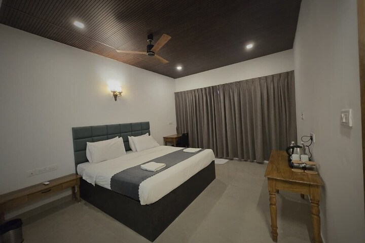 Room 11 of 22