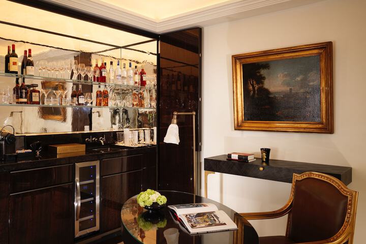 Lounge 85 of 101