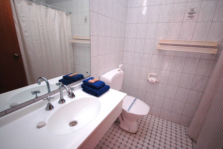 Room 7 of 16