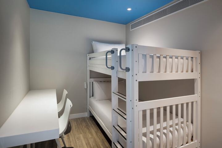 Room 18 of 175