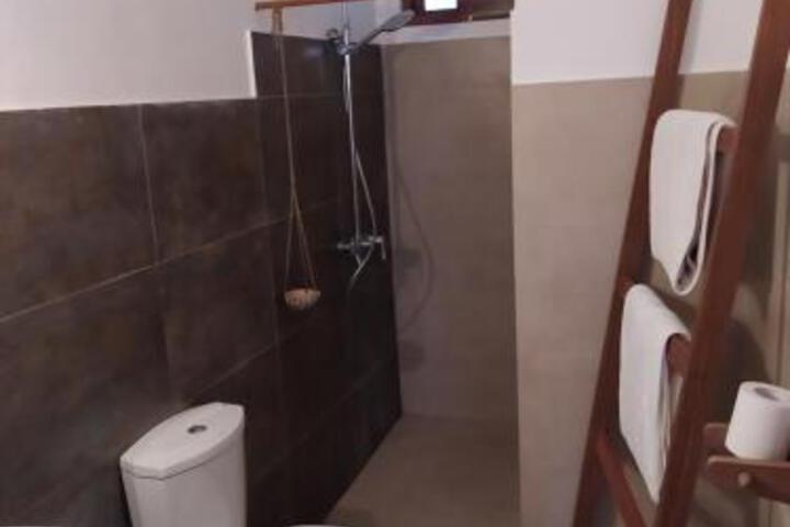 Room 2 of 3