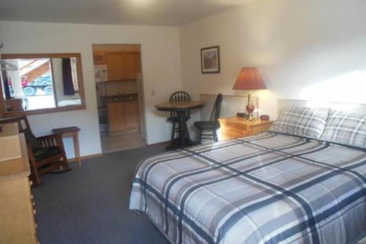 Room 9 of 32