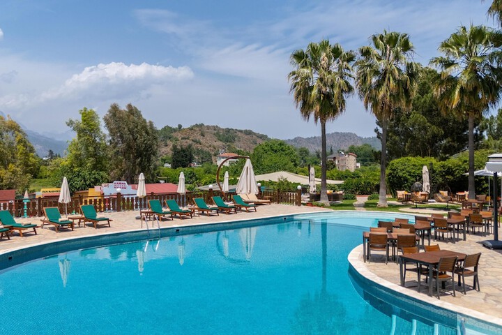 Hotel with Pool