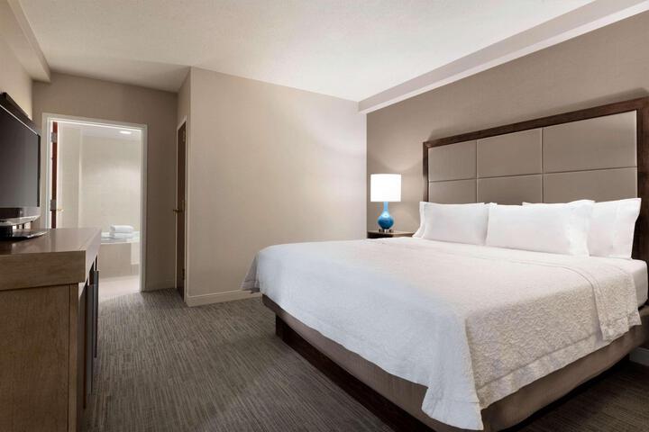 Suite 1 Bedroom (8 of 9)