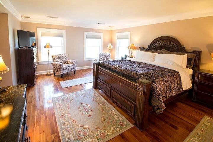 Diplomat Luxury King Bed Harbour View (25 of 32)