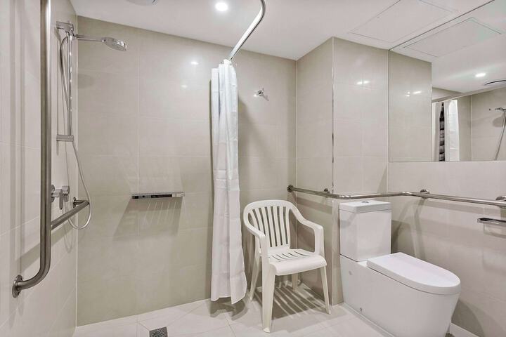Room 11 of 21