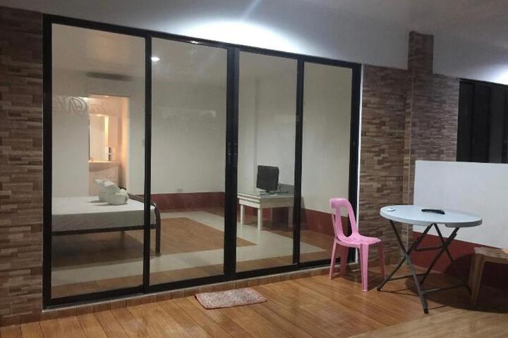 Alona Chrisah Apartelle