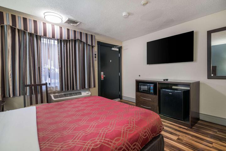 1 Queen Bed (33 of 46)