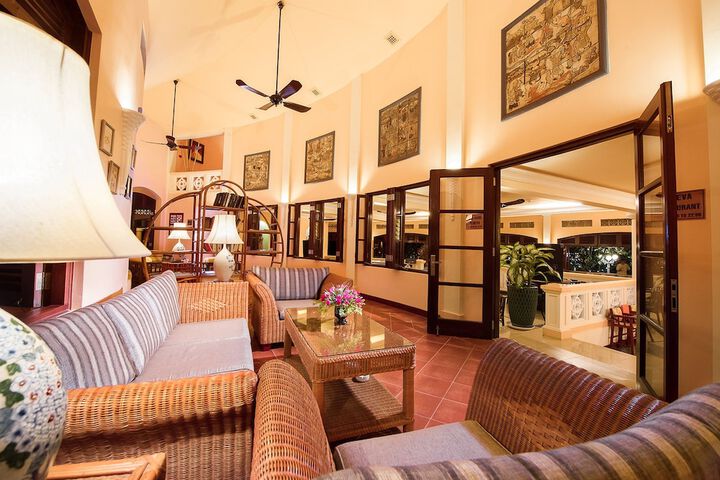 Entrance & Lobby