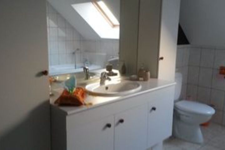 Room 4 of 25