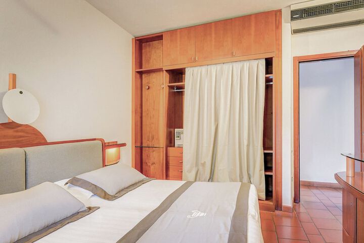 Room 6 of 87