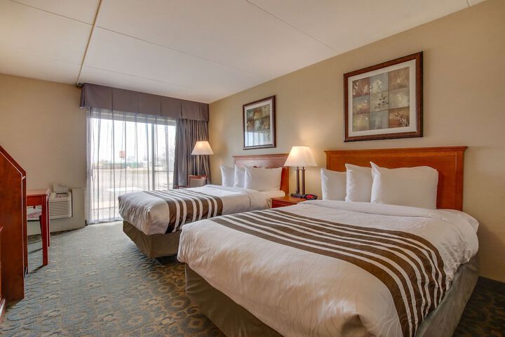 2 Double Beds High Speed Internet Accessible Sitting Area Patio Full Breakfast (5 of 11)