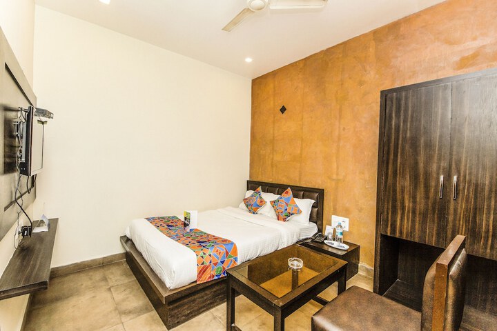 Room 10 of 25