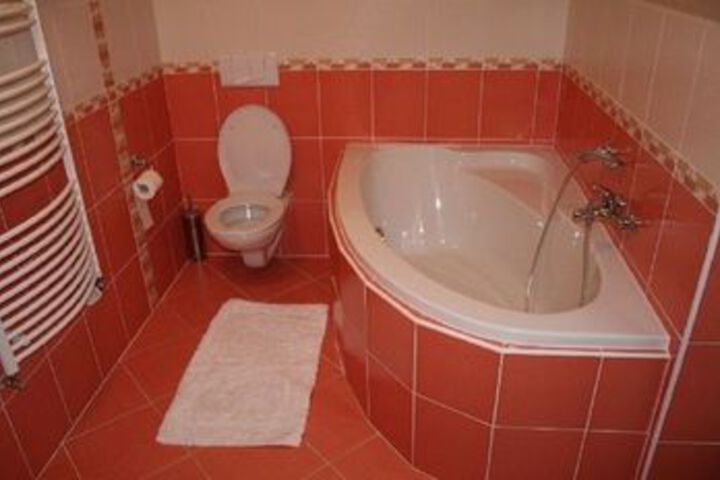 Room 4 of 13