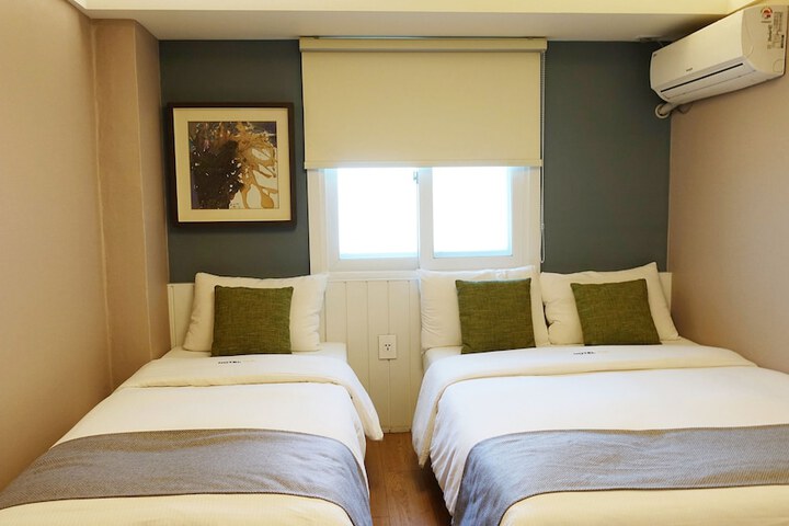 Room 27 of 88