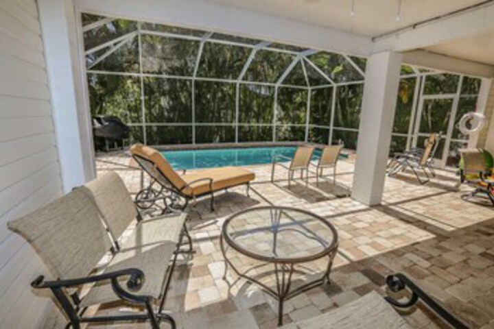 Pool 10 of 25