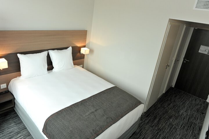 Room 9 of 31