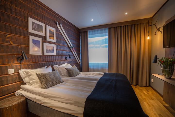 Room 4 of 83