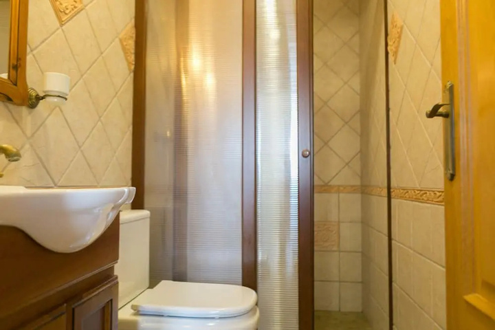 Room 9 of 16