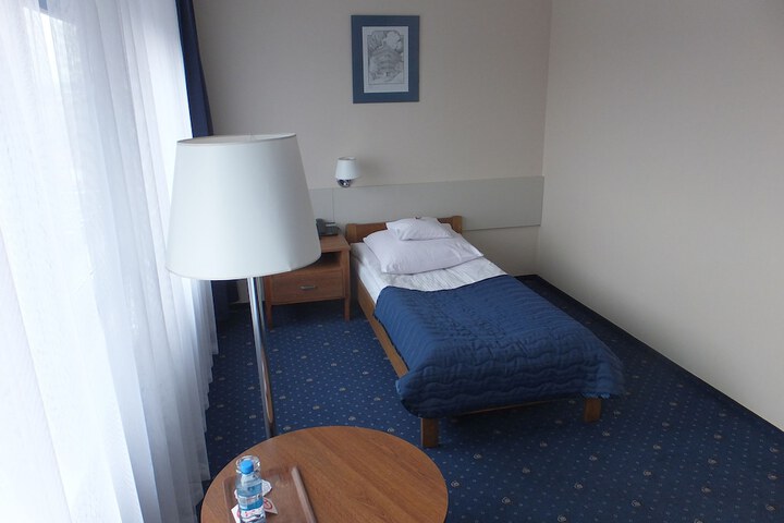 Room 7 of 66