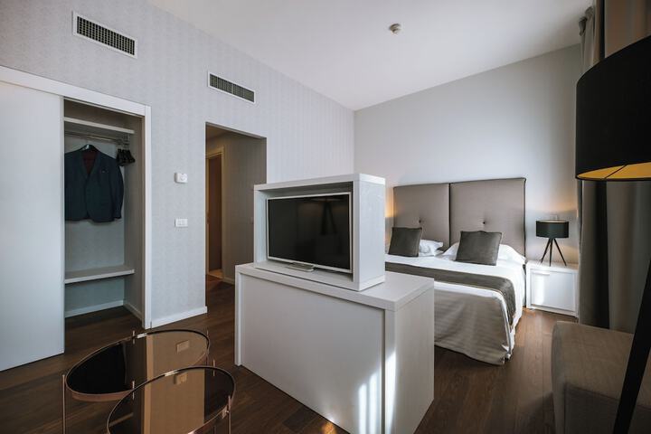 Room 34 of 127