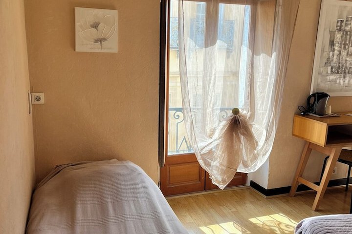 Room 8 of 29
