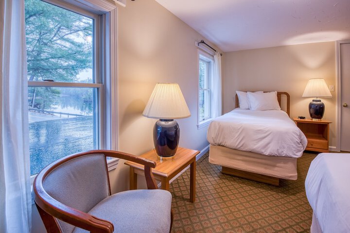 Slope Queen Bed with View (54 of 100)