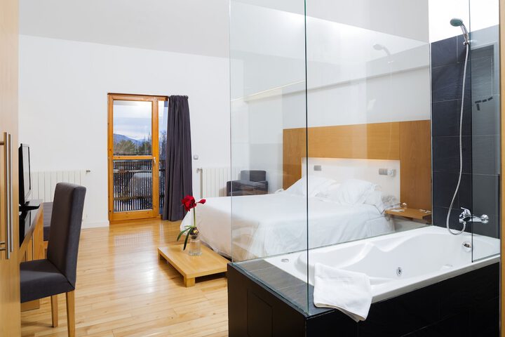 Room 12 of 90