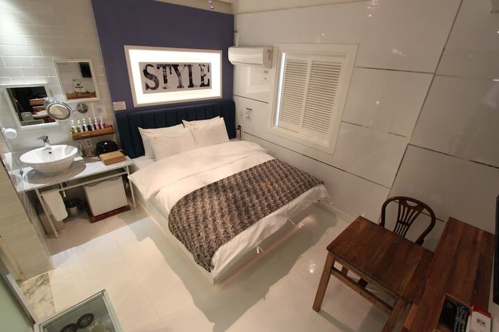 Room 15 of 68