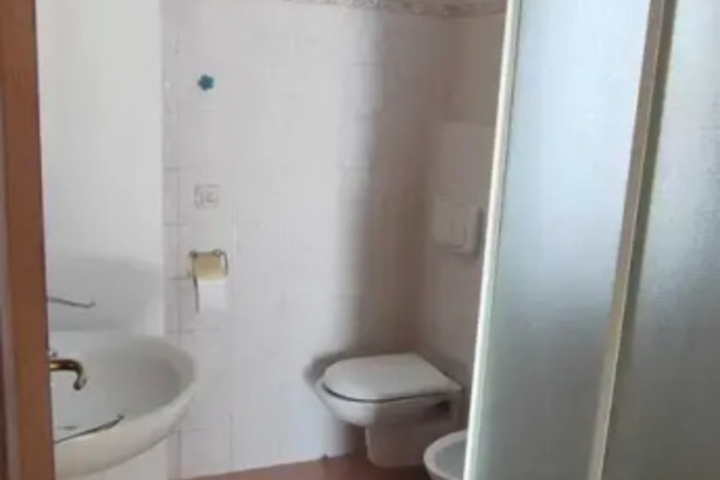 Room 8 of 10