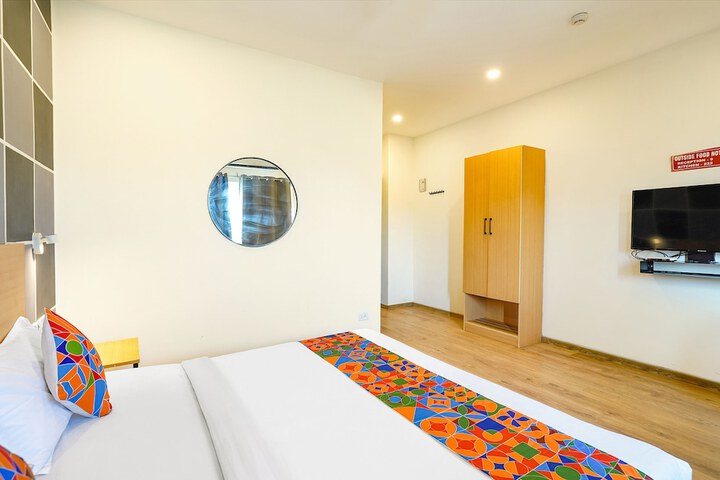 Room 16 of 34