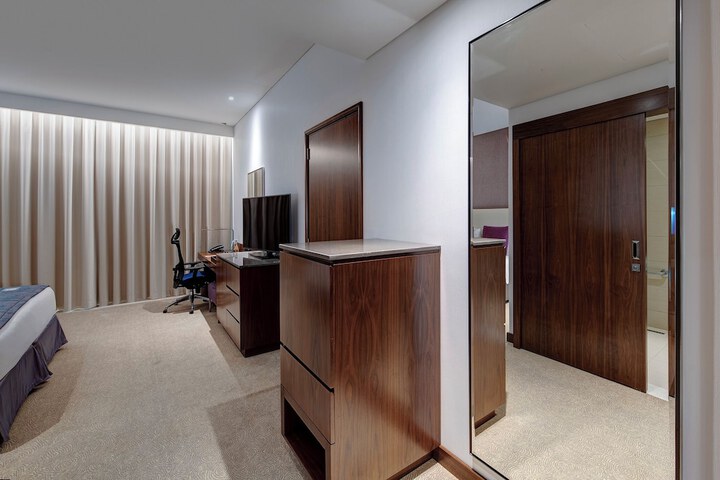 Room 18 of 117