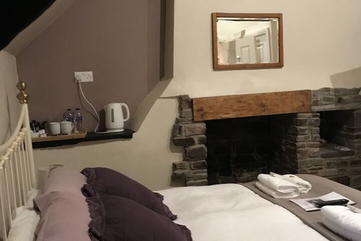 Room 16 of 38