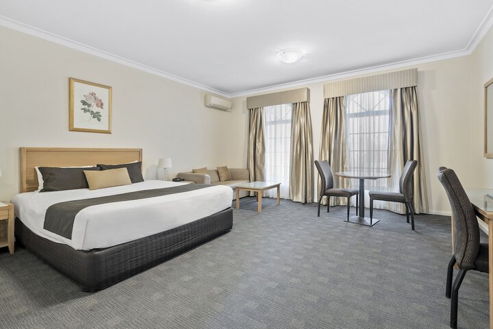 Room 8 of 40