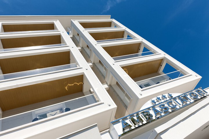 Hotel 74 of 79