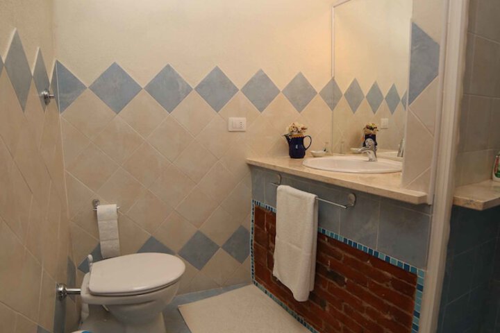 Room 15 of 27