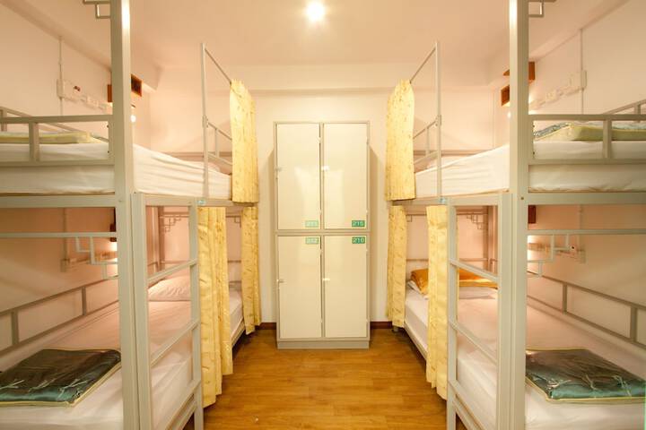 Room 7 of 65