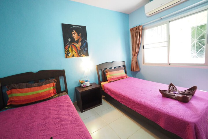 Room 14 of 32